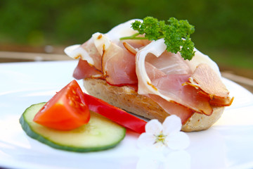 Brötchen mit Schinken.