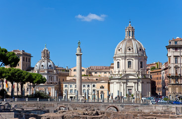 Fototapeta na wymiar Kolumna Italy.Rome.Trojan, kościoły Santa Maria di Loreto