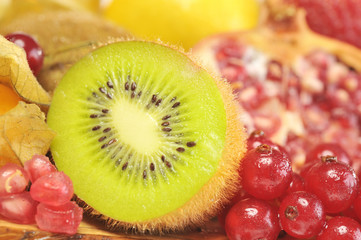 kiwi and red currant