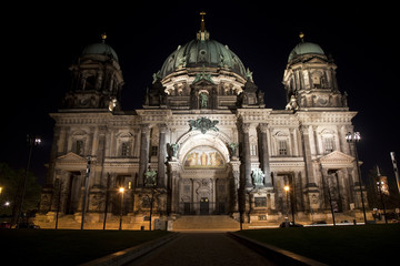 Fototapeta na wymiar Katedra w Berlinie w nocy
