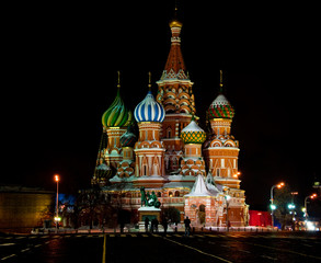 Obraz premium Night view of St. Basil Cathedral at Moscow