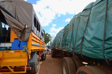 Selbstklebende Fototapete Afrika Lastwagen