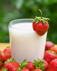 Strawberries with milk