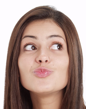 Mujer lanzando un beso.