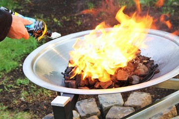 Vorsicht beim Anz&uuml;nden