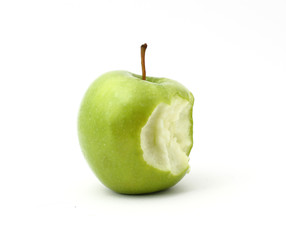 grüner Apfel angebissen