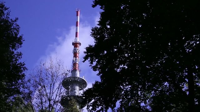 flying clouds - sky - wolken - himmel-sonne - sende-funkmast