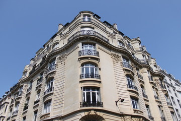 Fototapeta na wymiar Immeuble du quartier des Batignolles-Monceaux à Paris