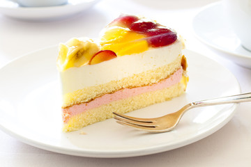 Sahnetorte mit Obst