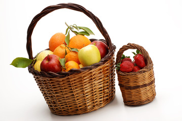 DUE CESTE CON FRUTTA