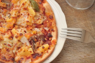 Vegetable and fruit pizza