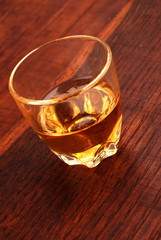 BICCHIERINO DI WHISKY