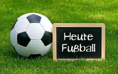 Obraz premium Heute Fußball Kreidetafel für Fußballspiel