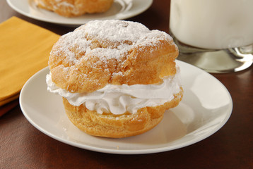 Cream puff and milk