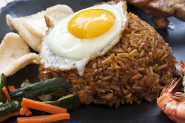Foto op Plexiglas Nasi goreng, riz frit indonésien © Delphotostock