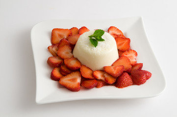 Panna cotta mit Erdbeeren