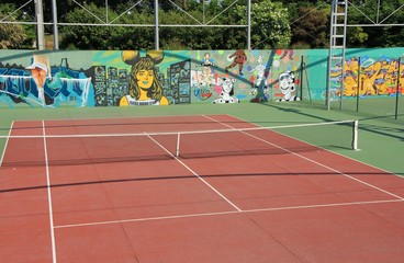 Terrain de tennis en plein air