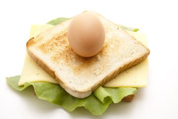Toastbrot mit Ei und Käse