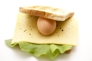 Toastbrot mit Ei und Käse
