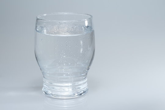 Glas mit wasser