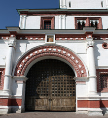 Obraz premium The front gate of estate Kolomenskoe
