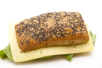 Körnerbrötchen mit Käse