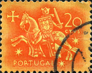 Chevalier avec épée sur son cheval. Timbre Portugal.