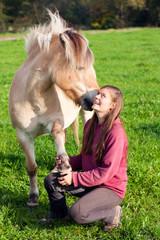 Frau mit Pony