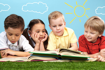 Friends reading