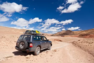 Fotobehang Offroad car in Dades Valley, maroc desert © rcaucino