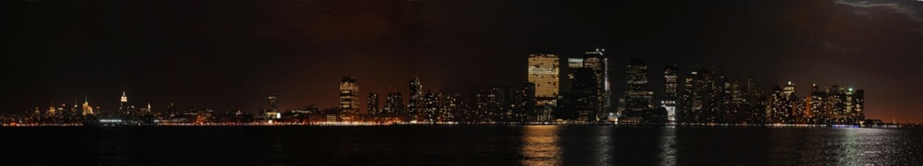 Fototapeta na wymiar Nowy Jork, Manhattan nocą