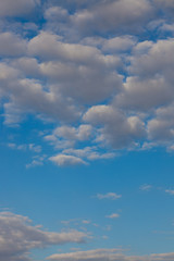 Blauer Himmel mit Wolken