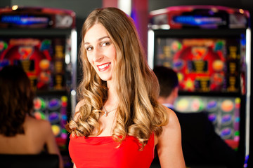 Frau in Spielcasino