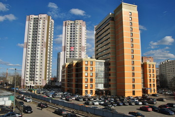 Obraz na płótnie Canvas Современный жилой дом и офисный центр на Алтуфьевском шоссе.