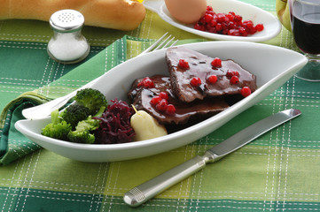 Lomo de ciervo con salsa de grosellas