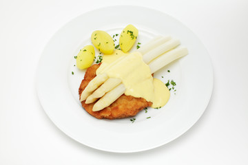 Spargel mit Schnitzel und Sauce Hollandaise