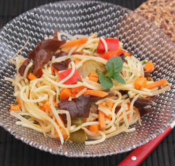 Asiatischer Nudelsalat