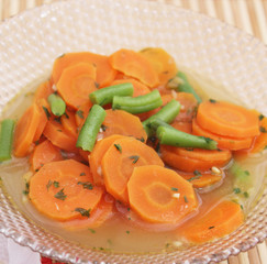Möhrensuppe mit Bohnen
