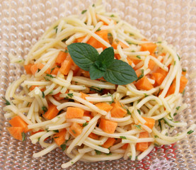 Spaghettis mit Bärlauch und Möhren