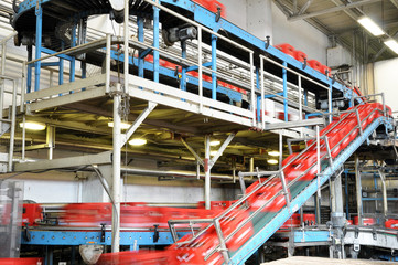brewery - conveyor // Brauerei - Fliessband Bierkästen