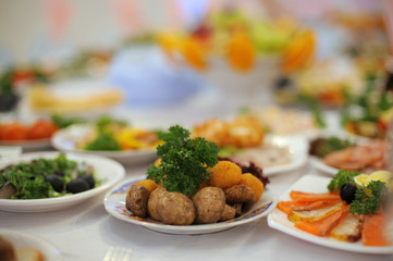 accent of a plate with mushrooms and greens