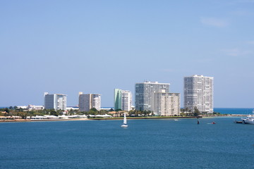 Fototapeta premium Sailboat by White Coastal Condos