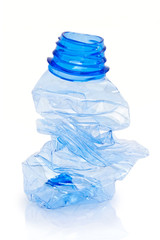 Bouteille en plastique compact&eacute;e