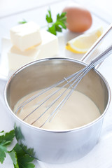 Sauce Hollandaise im Topf
