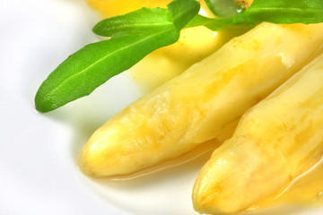 Spargel mit Kräutern und Hollandaise