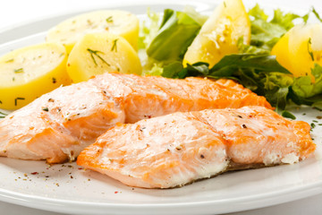 Fried salmon and vegetables