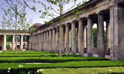 Berlin - Säulengang auf der Museumsinsel