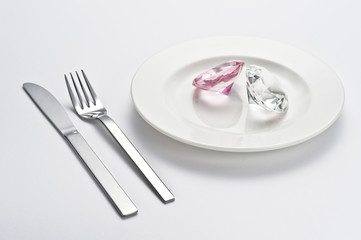 食器と宝石のイメージ