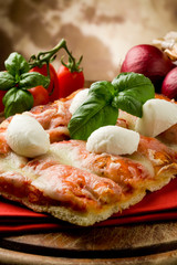Pizza con Mozzarella di Bufala
