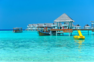 Maldive water villa - bungalows - obrazy, fototapety, plakaty
